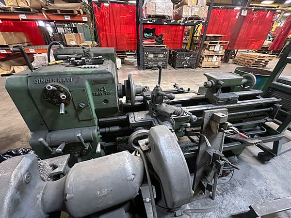 CINCINATTI 12-1/2 x 42 Engine Lathe
