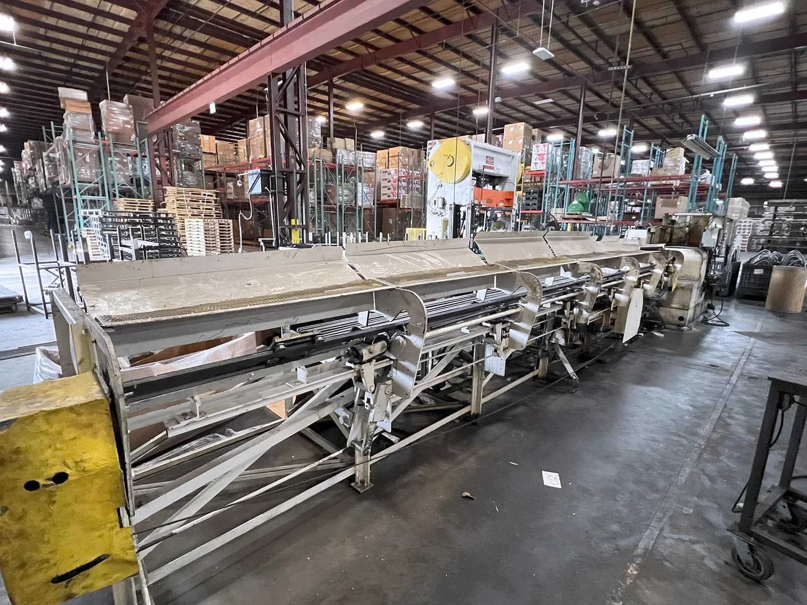 Modern Cut off machine_3704681