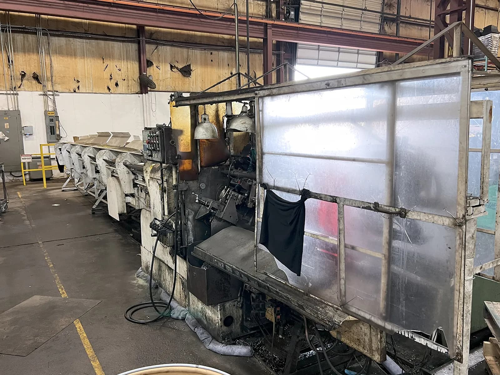 Modern Cut off machine_3704681