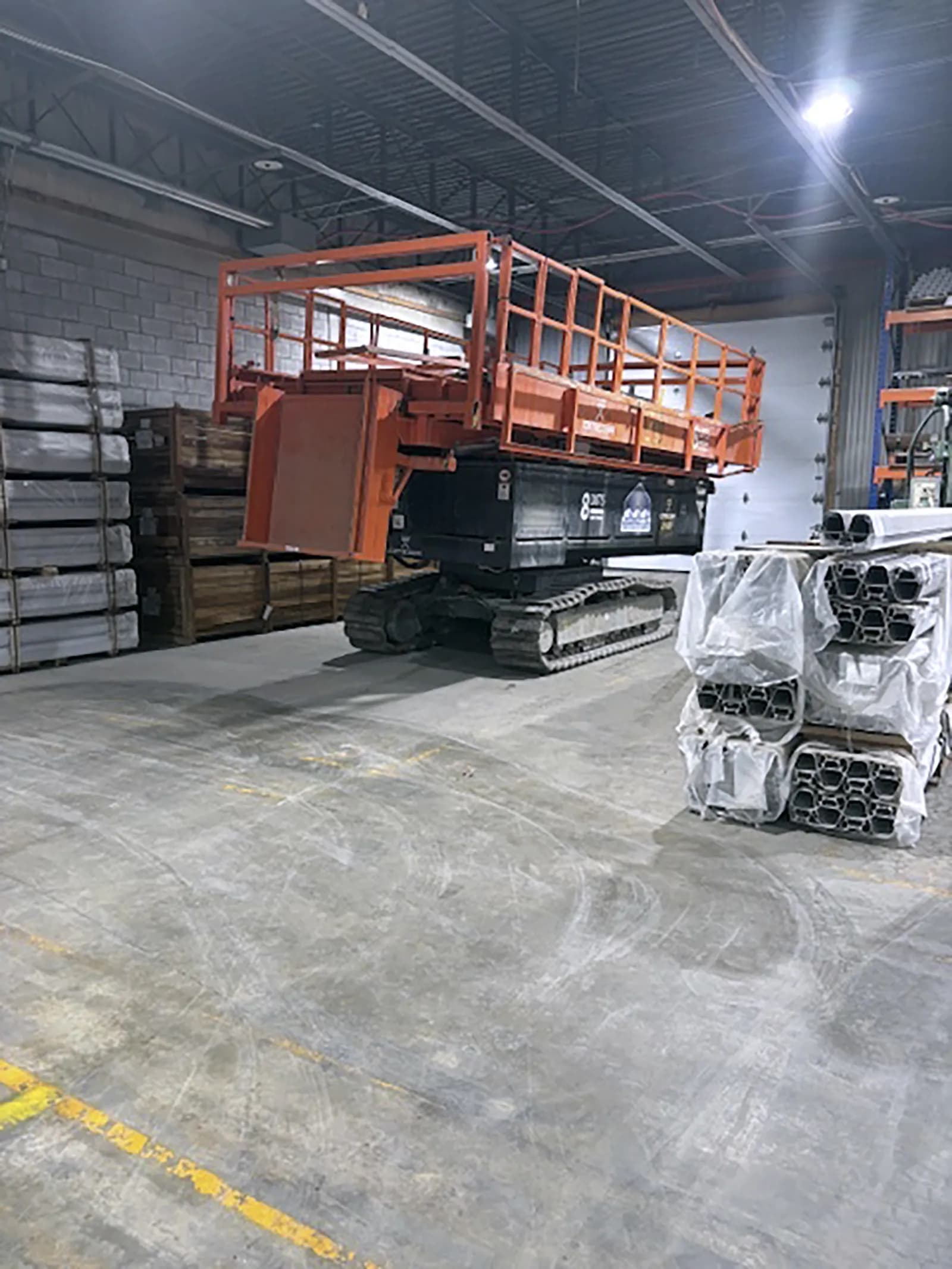 Omega Track Style Scissor Lift_3730401