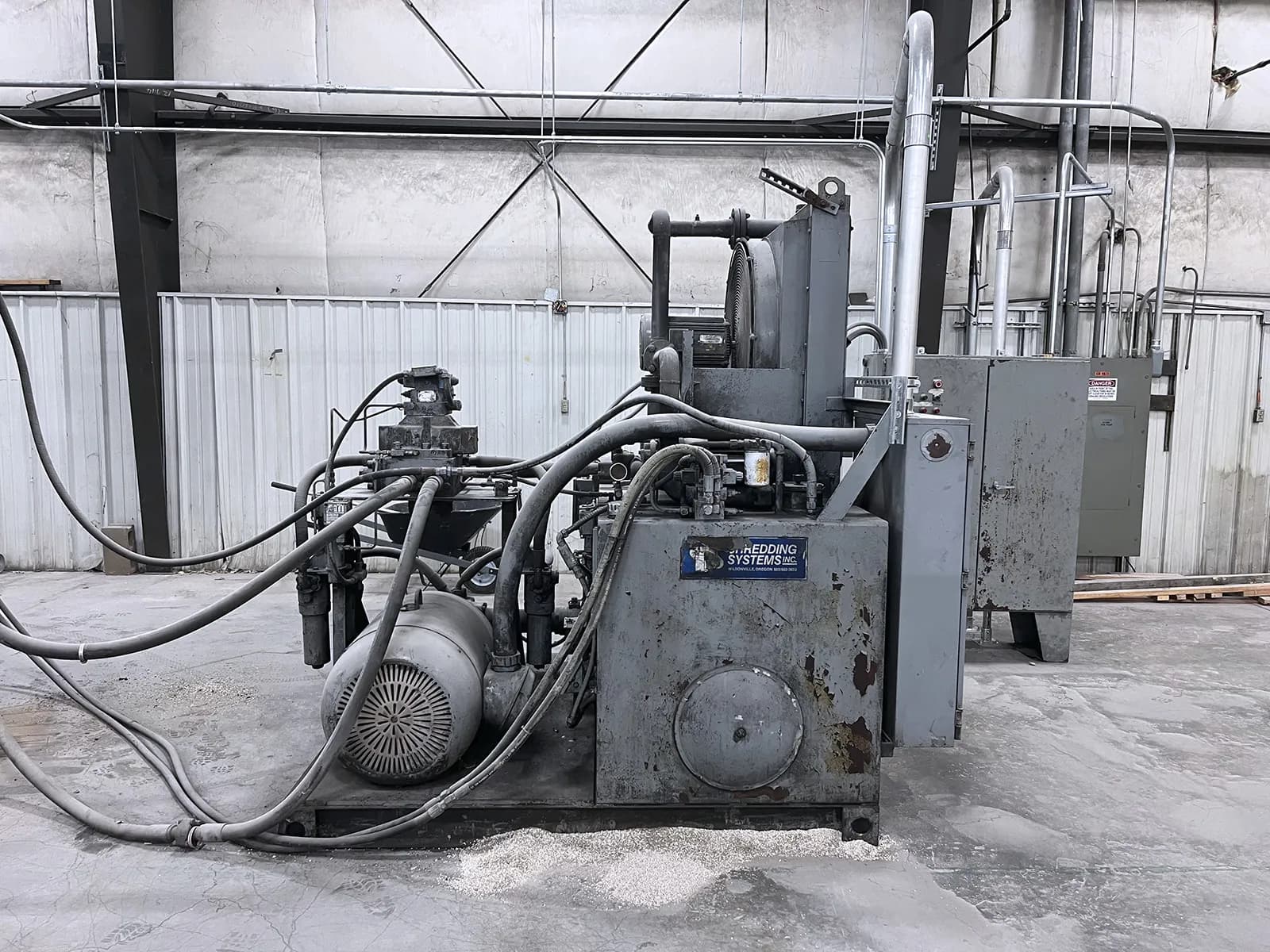 SSI 3000-H dual shaft shredder with hydraulic ram _3745831