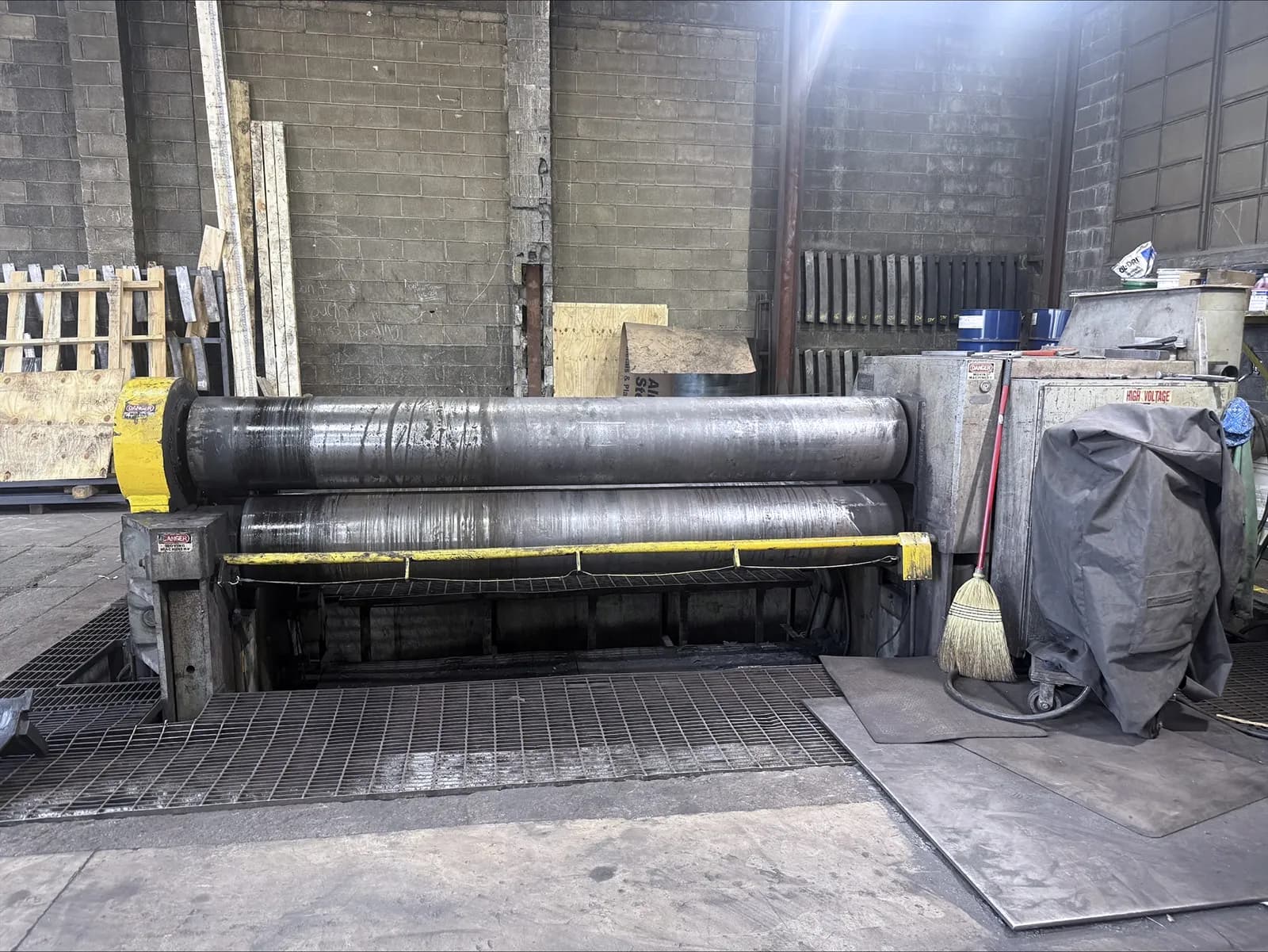 Bertsch No. 14 Heavy-Duty Hydraulic Three-Roll Plate Roll_3780999