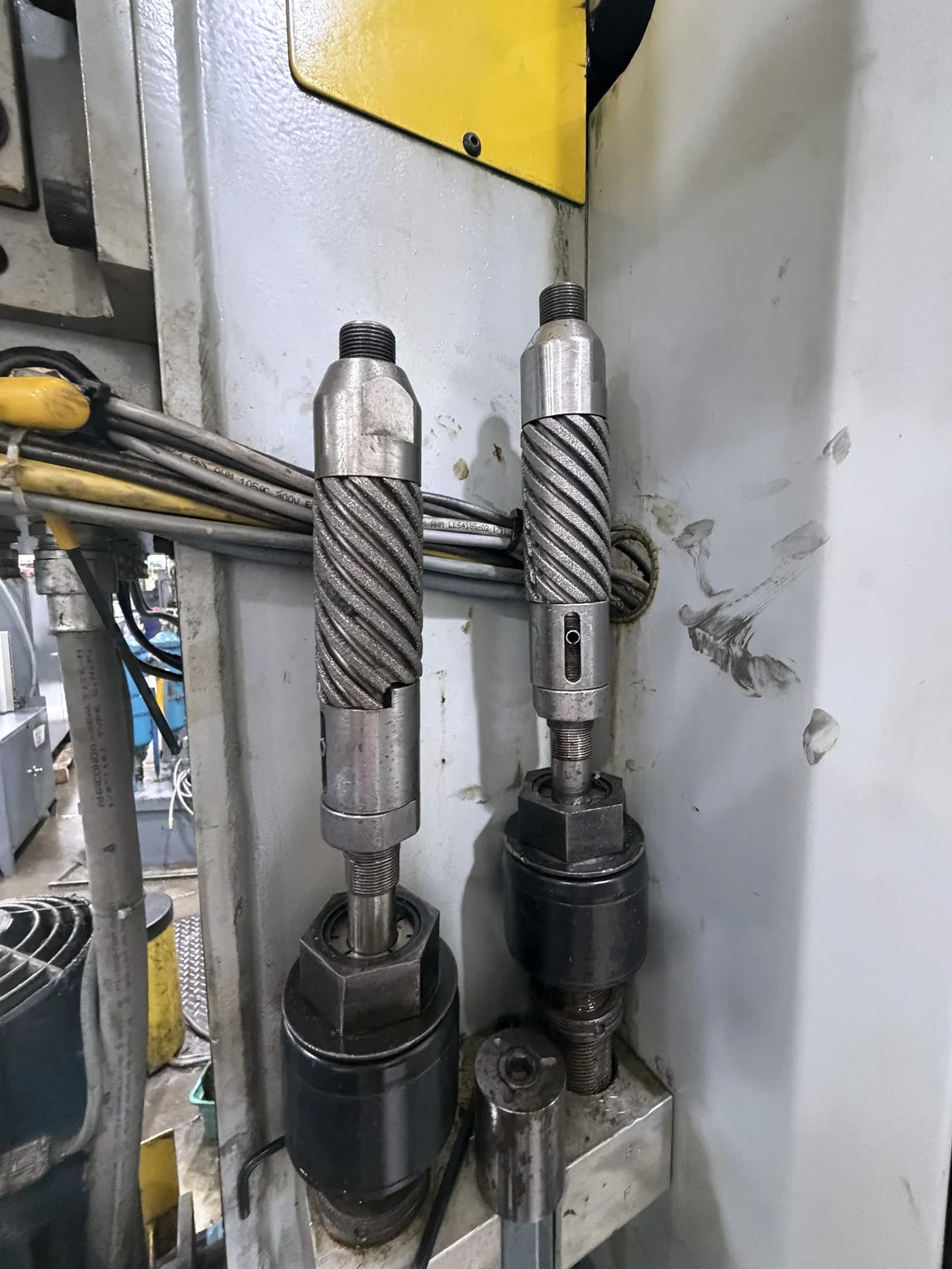 Accu-Cut 2X2SM-IAG Diamond Bore Honing Machine_3774589