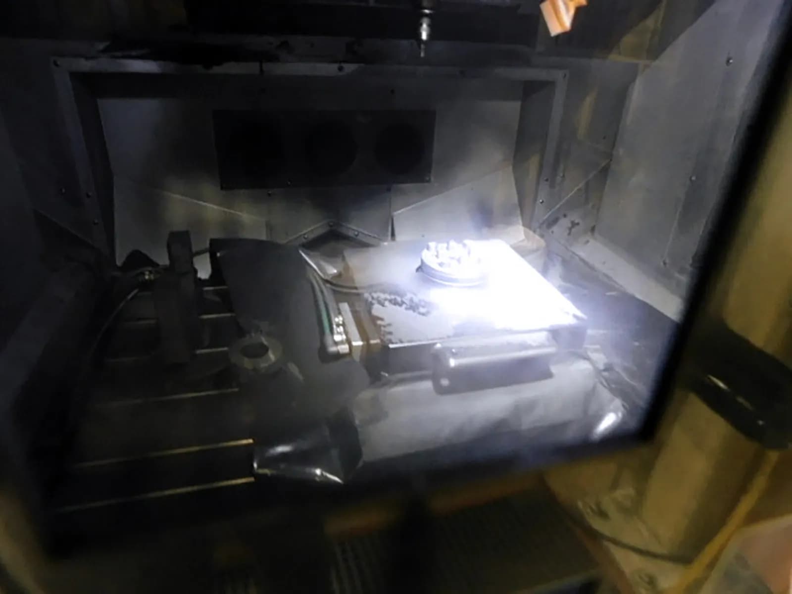 Makino E33 Hard Milling VMC_3786310