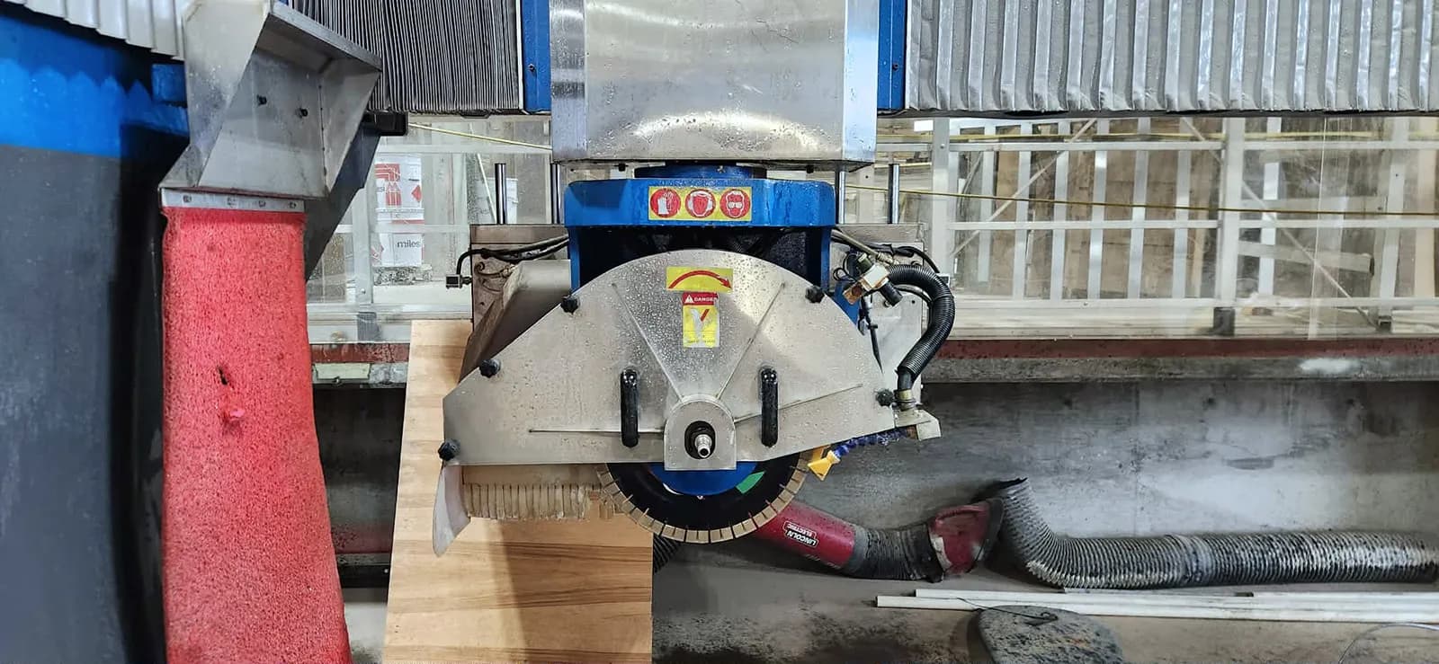 Hualong HKNC-650 5-axis CNC Bridge Saw and Stone Cutting SawMachining Center_3798280