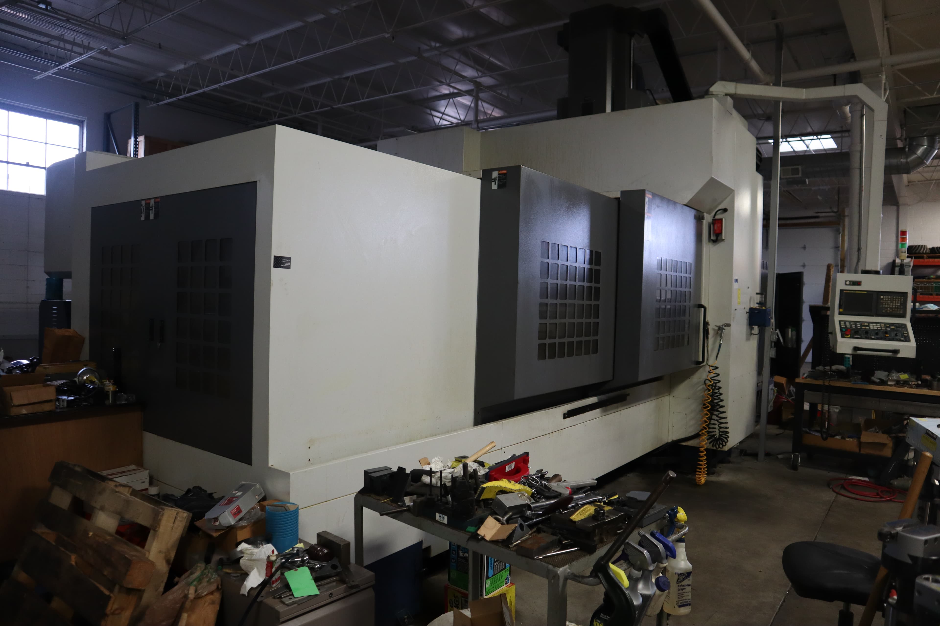YCM DCV-3016B 2008 1