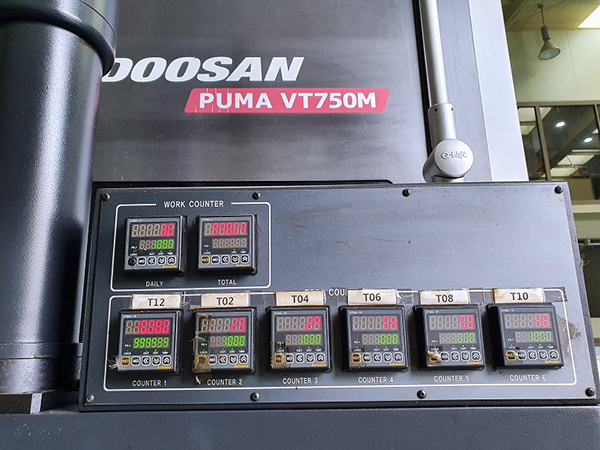 Used Vertical Turning Center Doosan Puma VT750M 2012