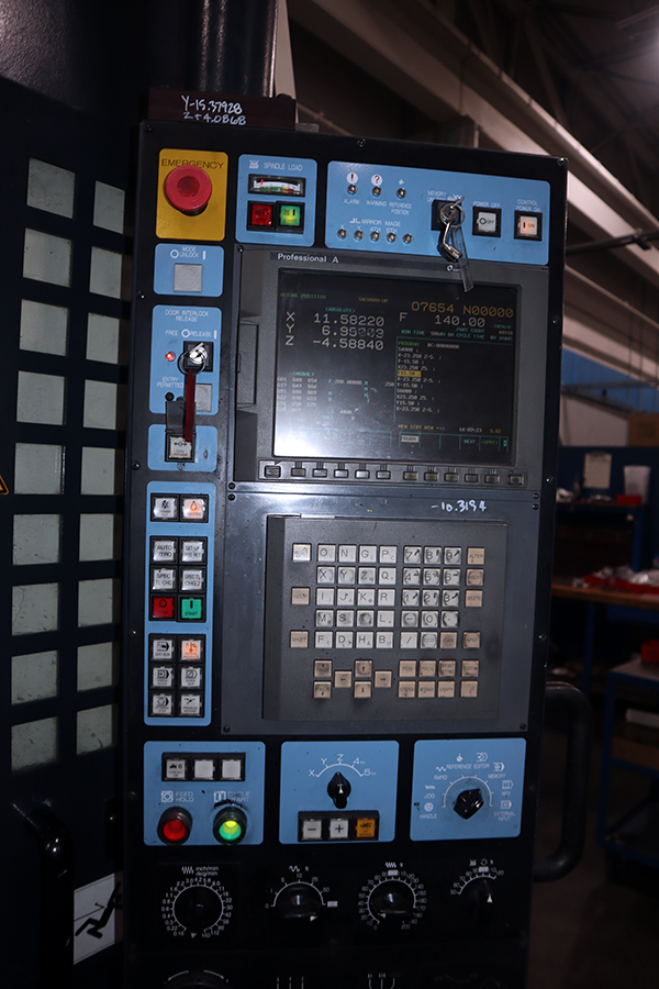 Used Vertical Machining Center Makino SNC-64 2000