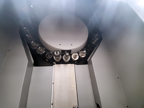 Used Vertical Machining Center Makino F5 2018